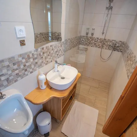 Chalet Ernest Zelezni With Hot Tub