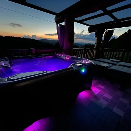 Chalet Ernest Zelezni With Hot Tub *