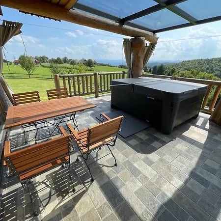 Chalet Ernest Zelezni With Hot Tub