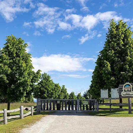 Ernest Zelezni With Hot Tub Chalet *