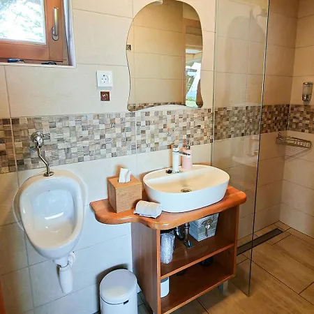 Chalet Ernest Zelezni With Hot Tub *