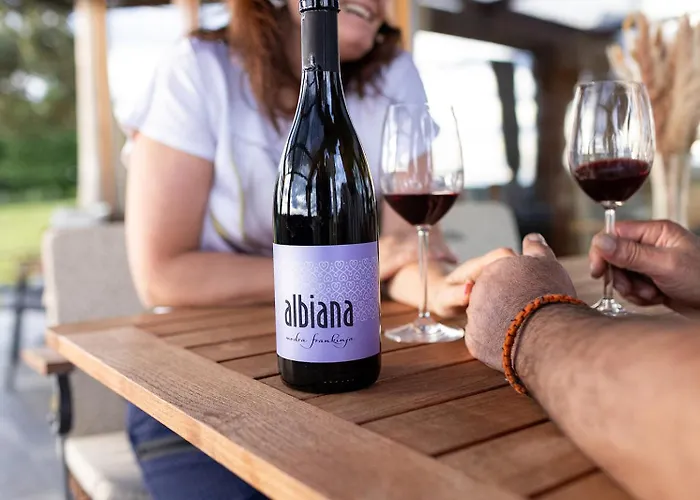 Ernest Zelezni With Hot Tub Шале *