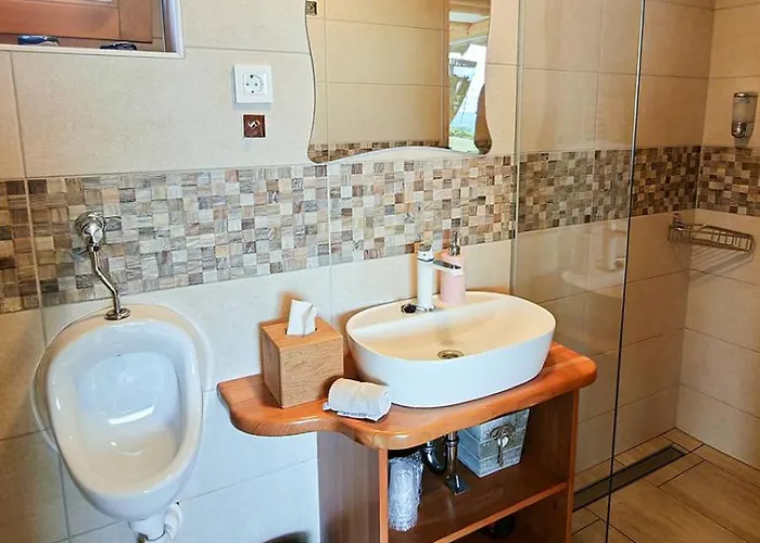 Alpesi faház Ernest Zelezni With Hot Tub *