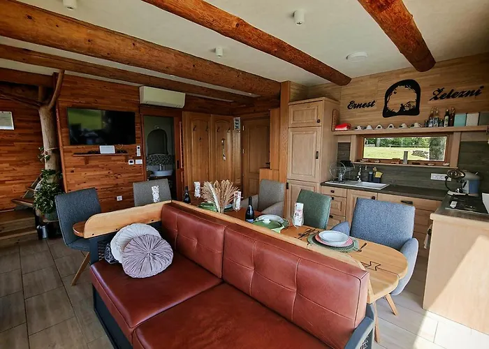 Alpesi faház Ernest Zelezni With Hot Tub Ivančna Gorica